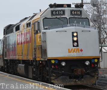 Locomotive VIA6416 right side with Canada 150 colors/ coté droit avec couleurs Canada 150